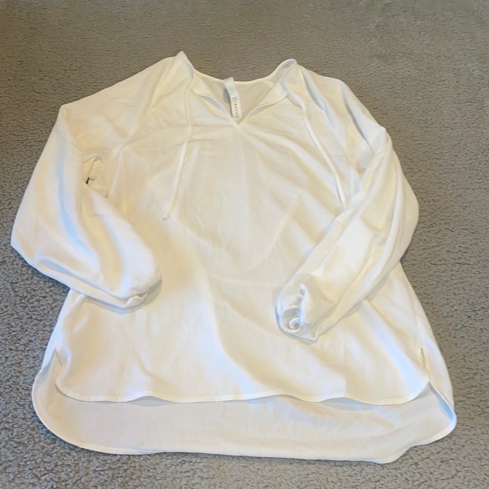 Lululemon Back in Action V-Neck Long-Sleeve Color White Shirt Size 8